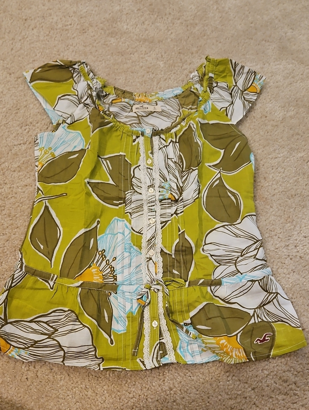 Hollister Women's Olive Green and Light Blue Printed Top